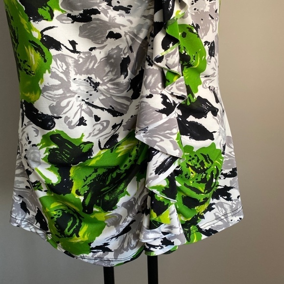 Brochure Women's Abstract Off-Center V-neck Ruffled Sleeveless Satin Blouse Med - Picture 3 of 11